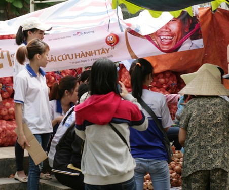 [-]Người[-]Sài[-]Gòn[-]chung[-]tay[-]"giải[-]cứu[-]hành[-]tây"[-]giúp[-]nông[-]dân[-]Đà[-]Lạt